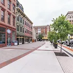 Cozy Queen Loft In The Heart Of Downtown Cincinnati Condo